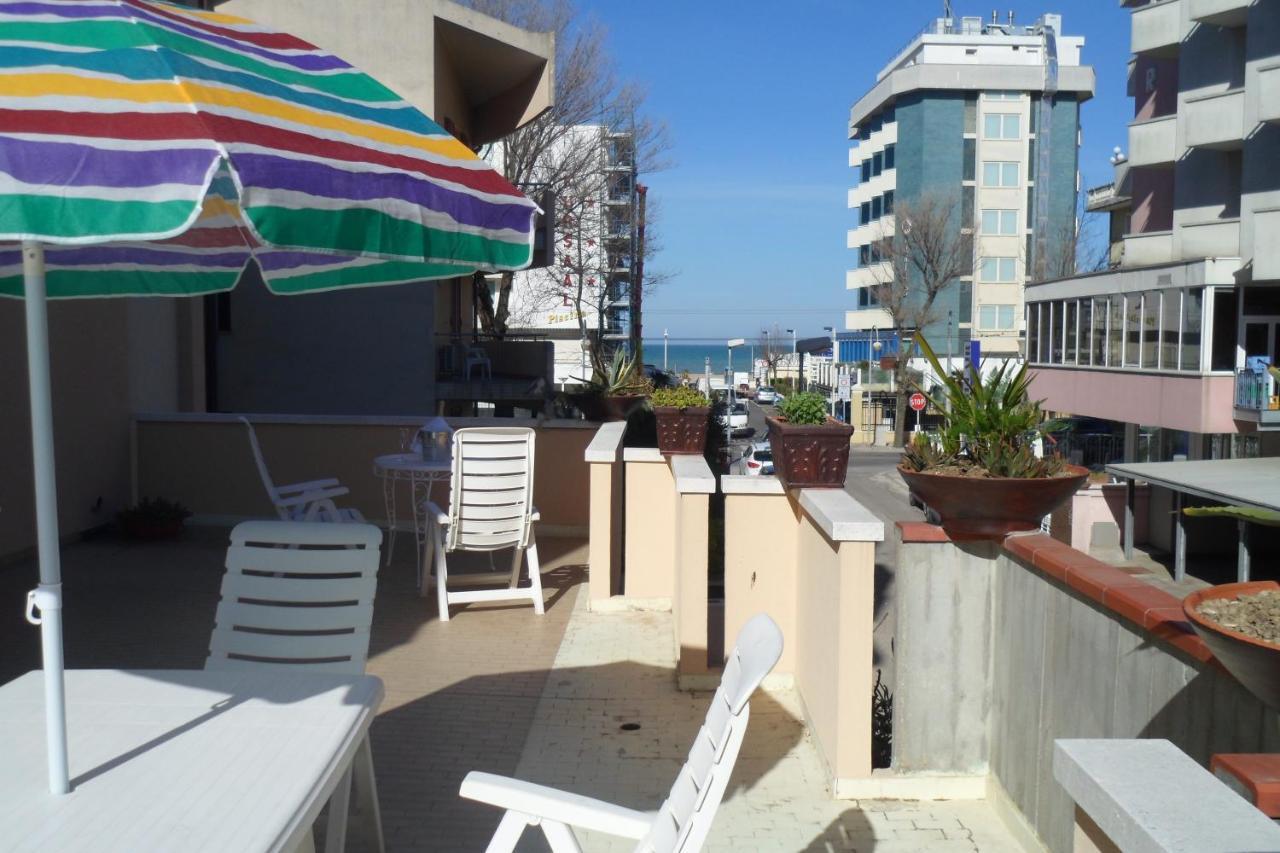 Hotel Clara Riccione Exterior foto